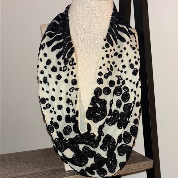 Elegant Black and White Women's Scarf - Picture 1 of 4